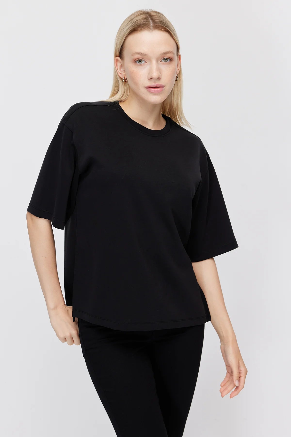 Women's Basic Crew Neck T-shirt