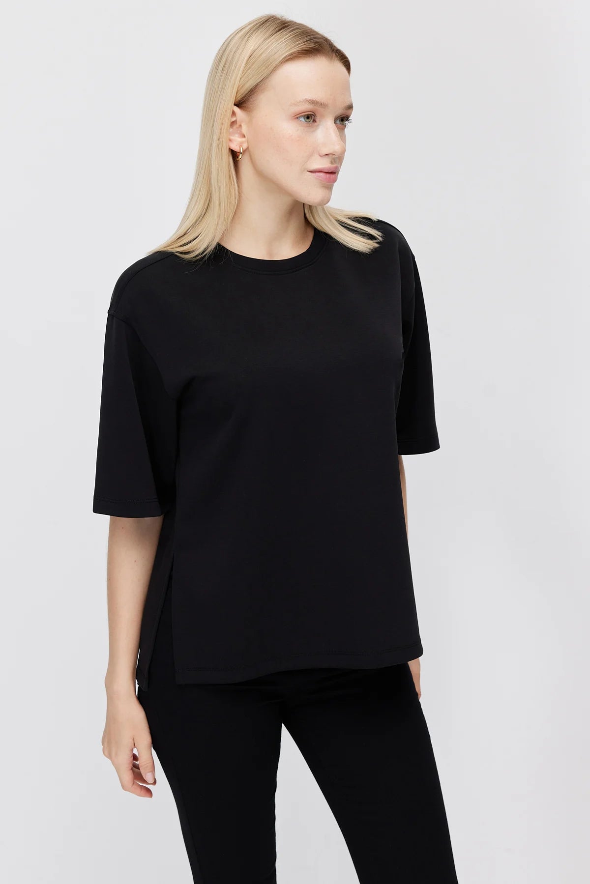 Women's Basic Crew Neck T-shirt