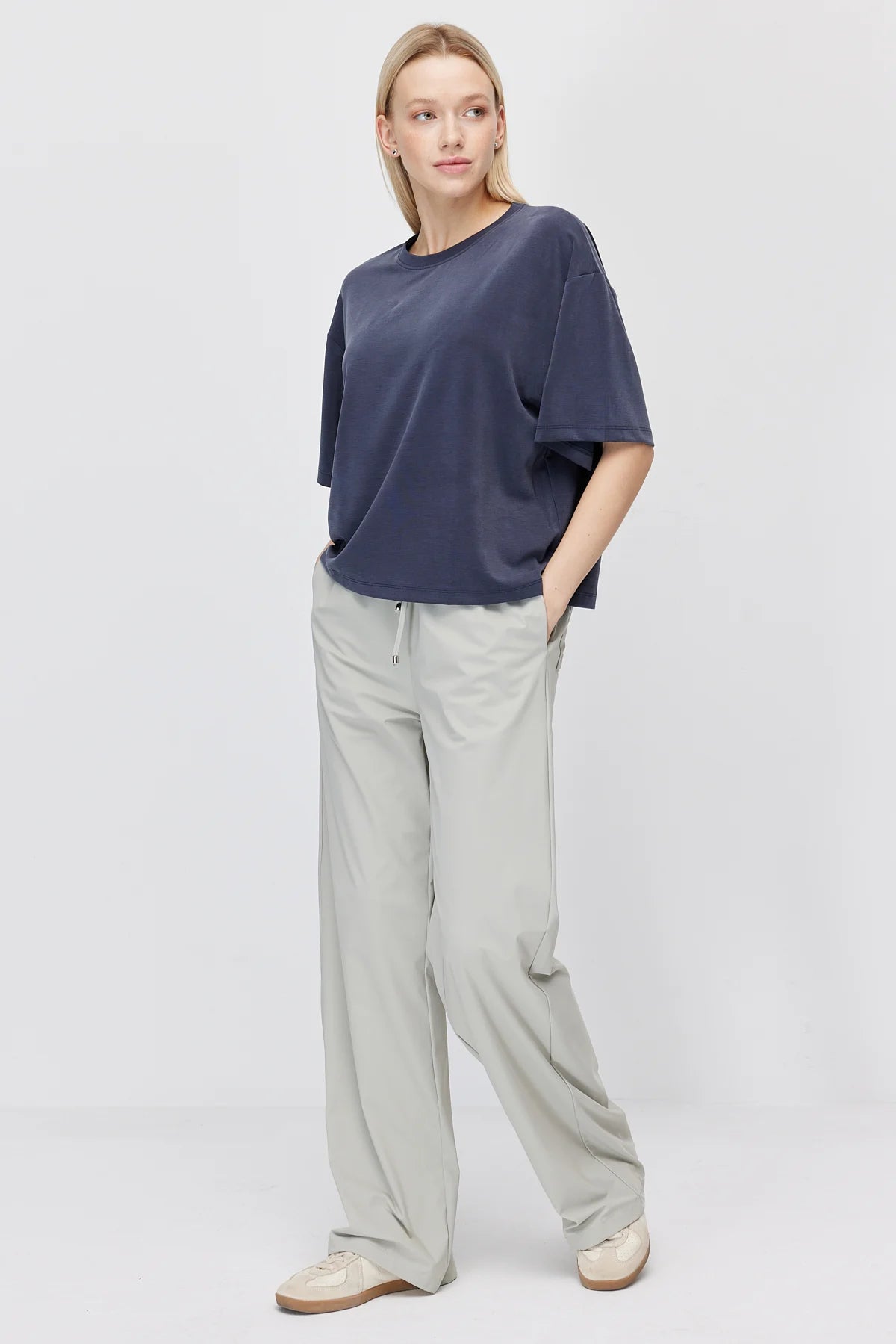 Women's Low Sleeve Basic T-shirt