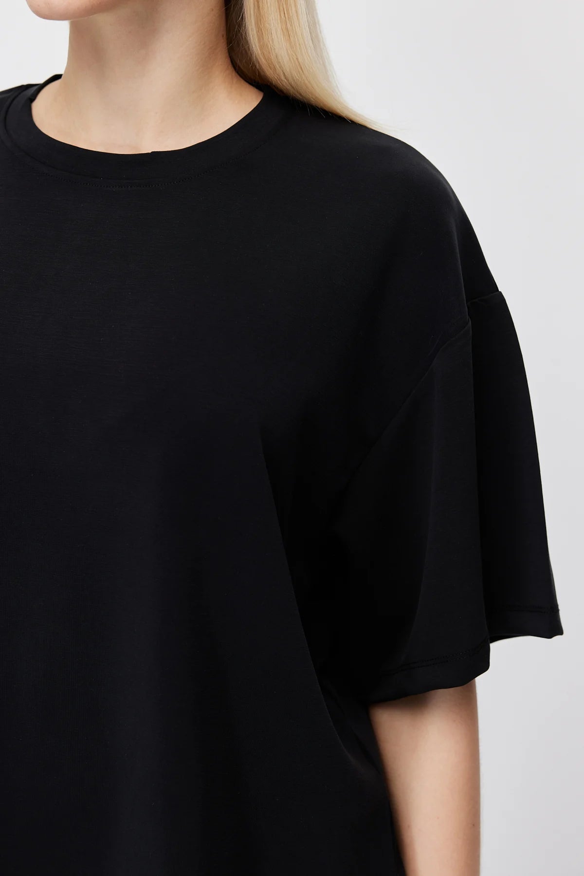 Women's Low Sleeve Basic T-shirt