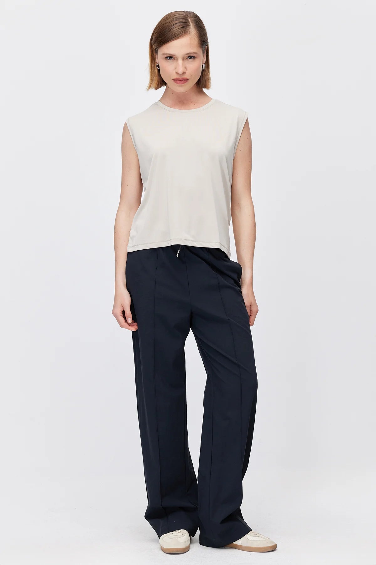 Women's Relaxed-Fit Trousers with Front Seam Detail