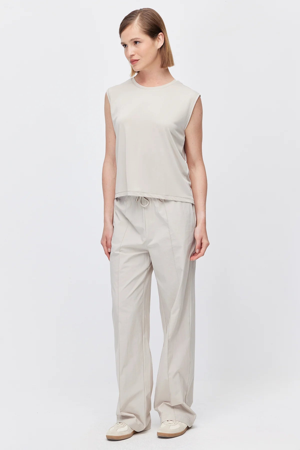 Women's Relaxed-Fit Trousers with Front Seam Detail