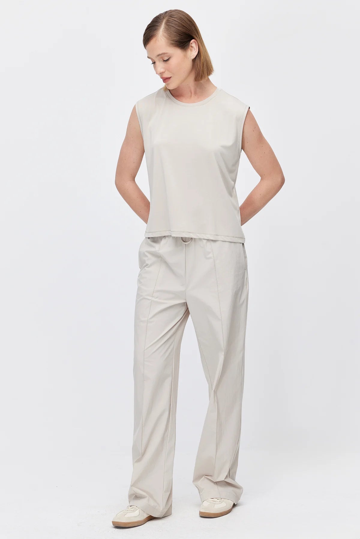 Women's Relaxed-Fit Trousers with Front Seam Detail