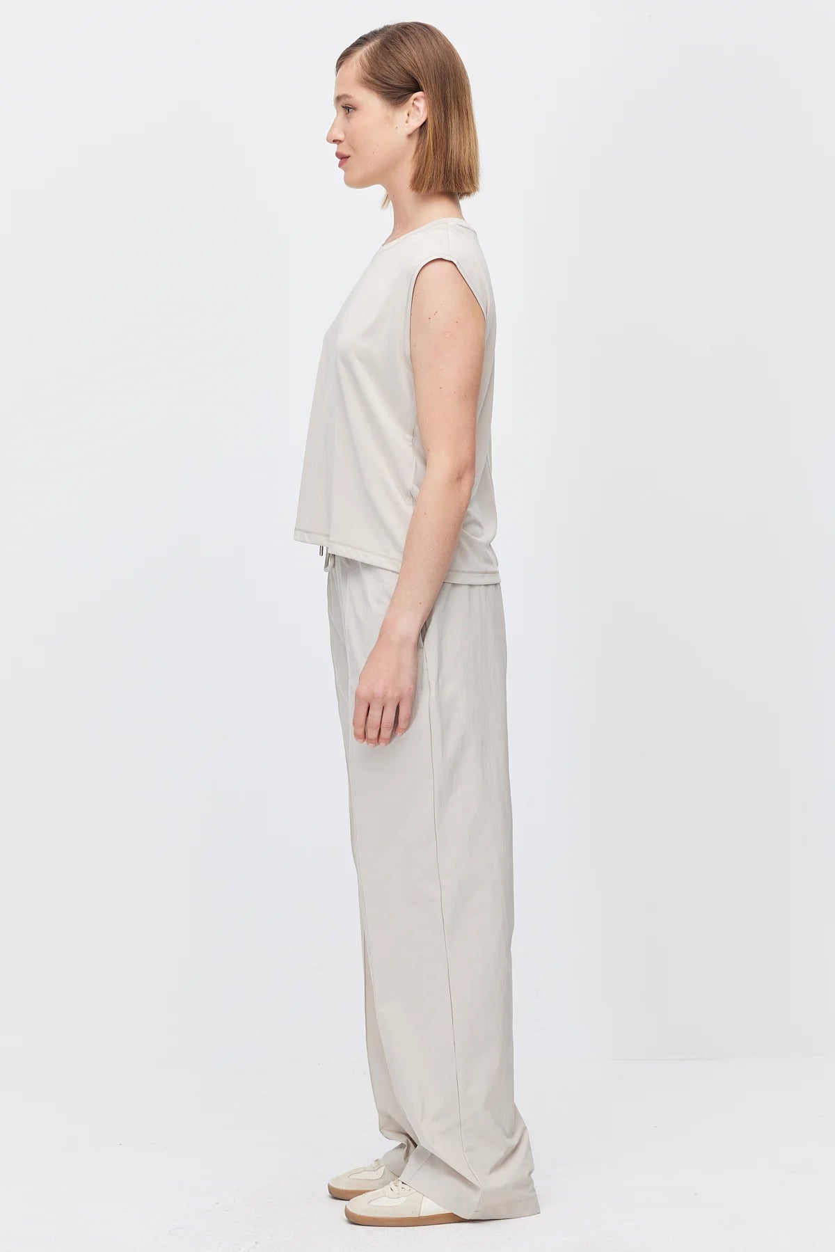 Women's Relaxed-Fit Trousers with Front Seam Detail