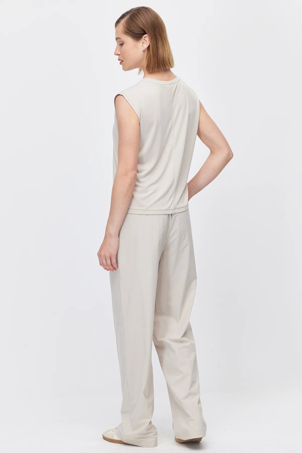 Women's Relaxed-Fit Trousers with Front Seam Detail
