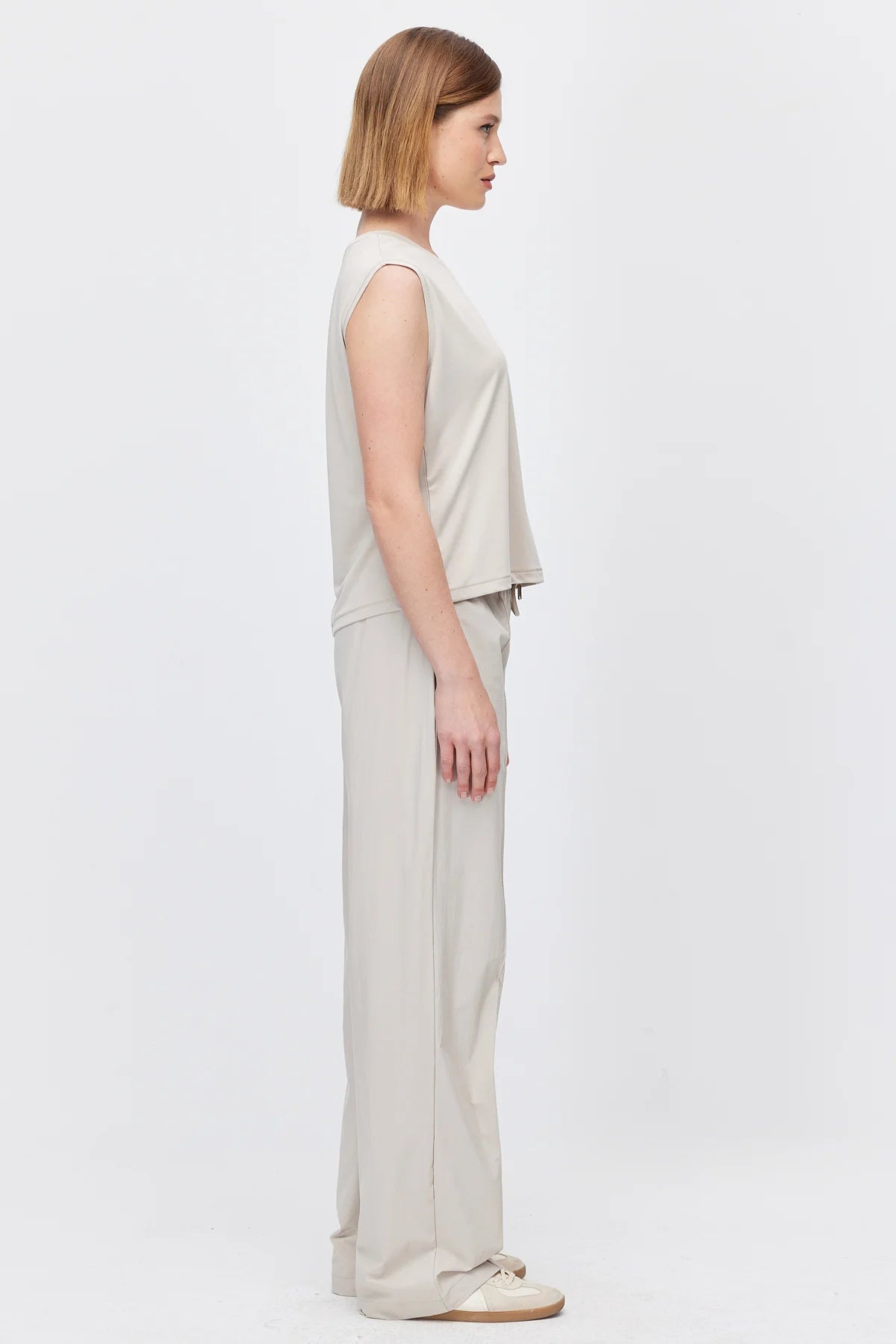 Women's Relaxed-Fit Trousers with Front Seam Detail