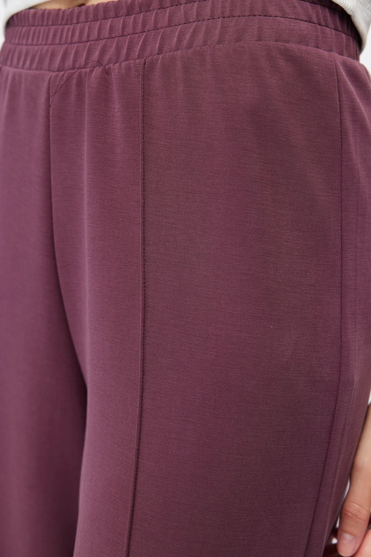 Women's Pants with Front Seam Detail