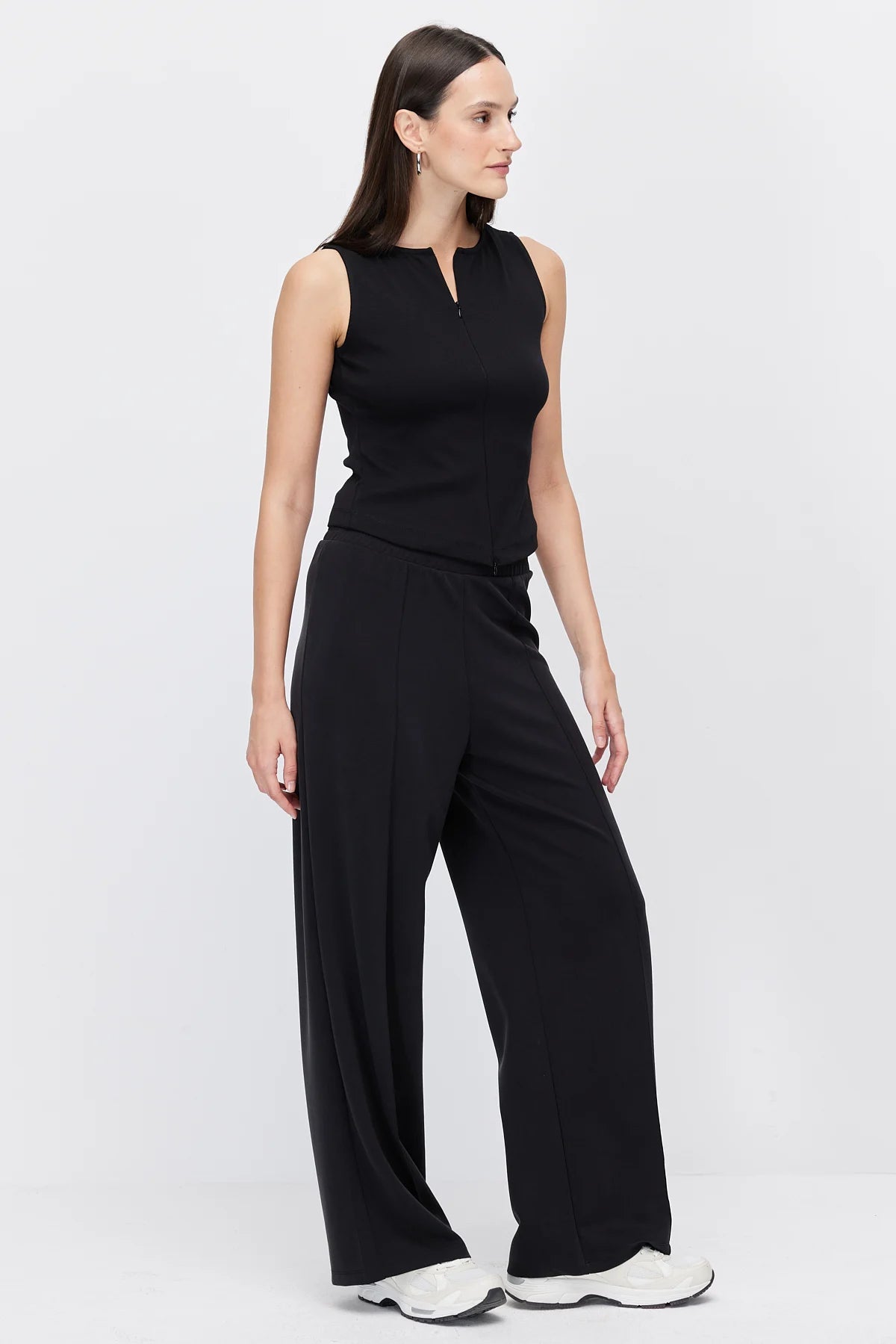 Women's Pants with Front Seam Detail