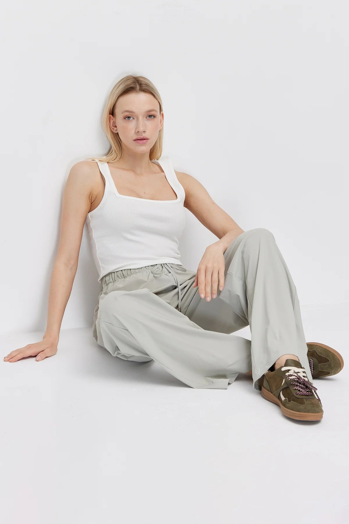 Women's Wide Leg Trousers with Elastic Waist and Drawstring
