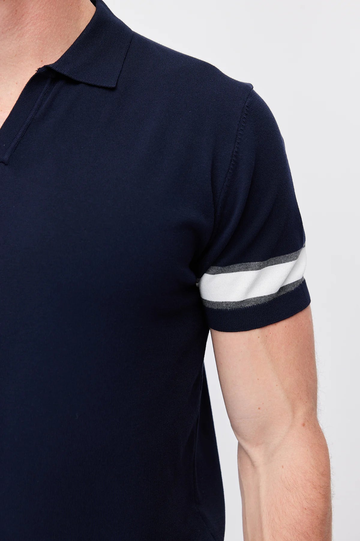 Men's Buttonless Polo Collar Knit T-shirt