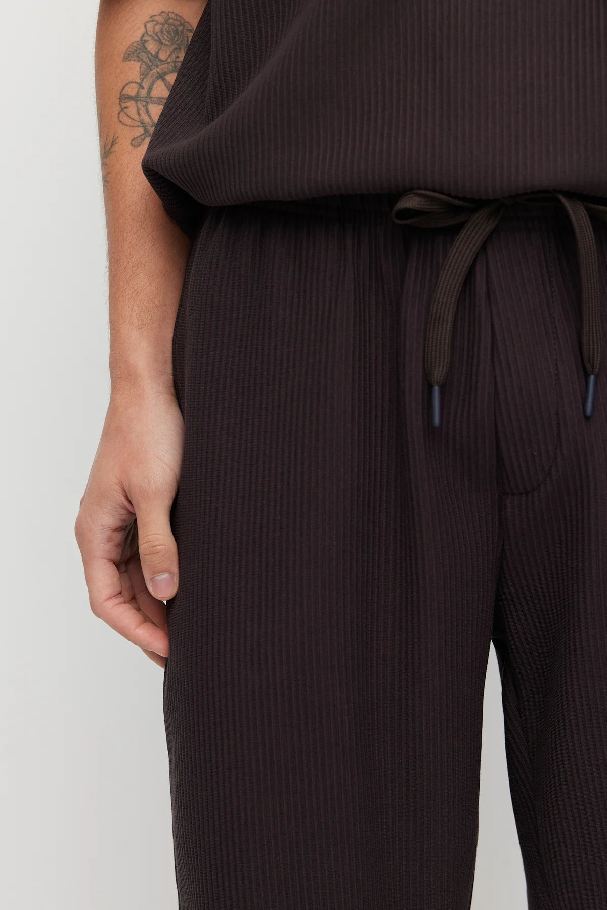 Men's Textured Shorts with Pocket Detail and Drawstring Waist