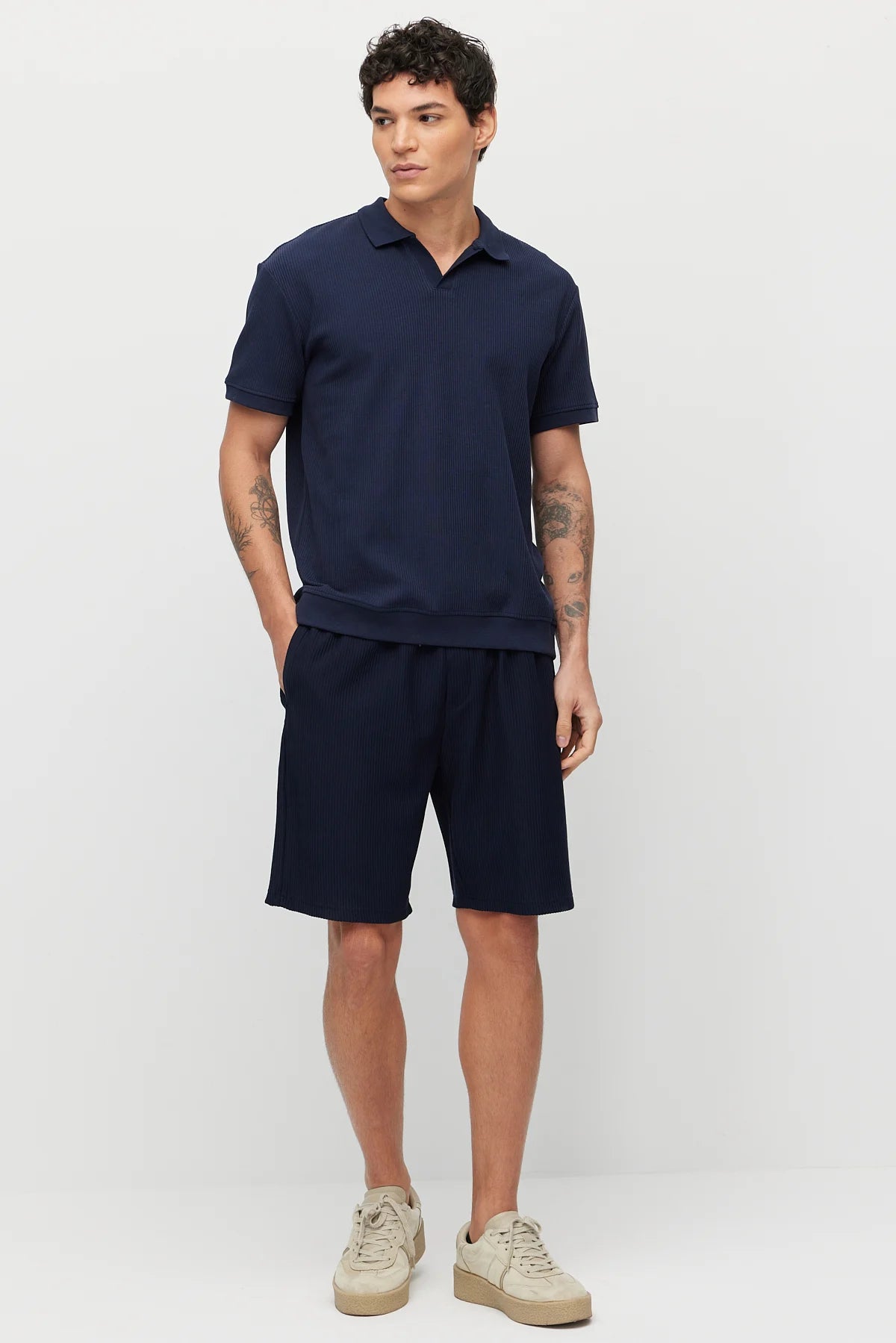 Men's Textured Shorts with Pocket Detail and Drawstring Waist