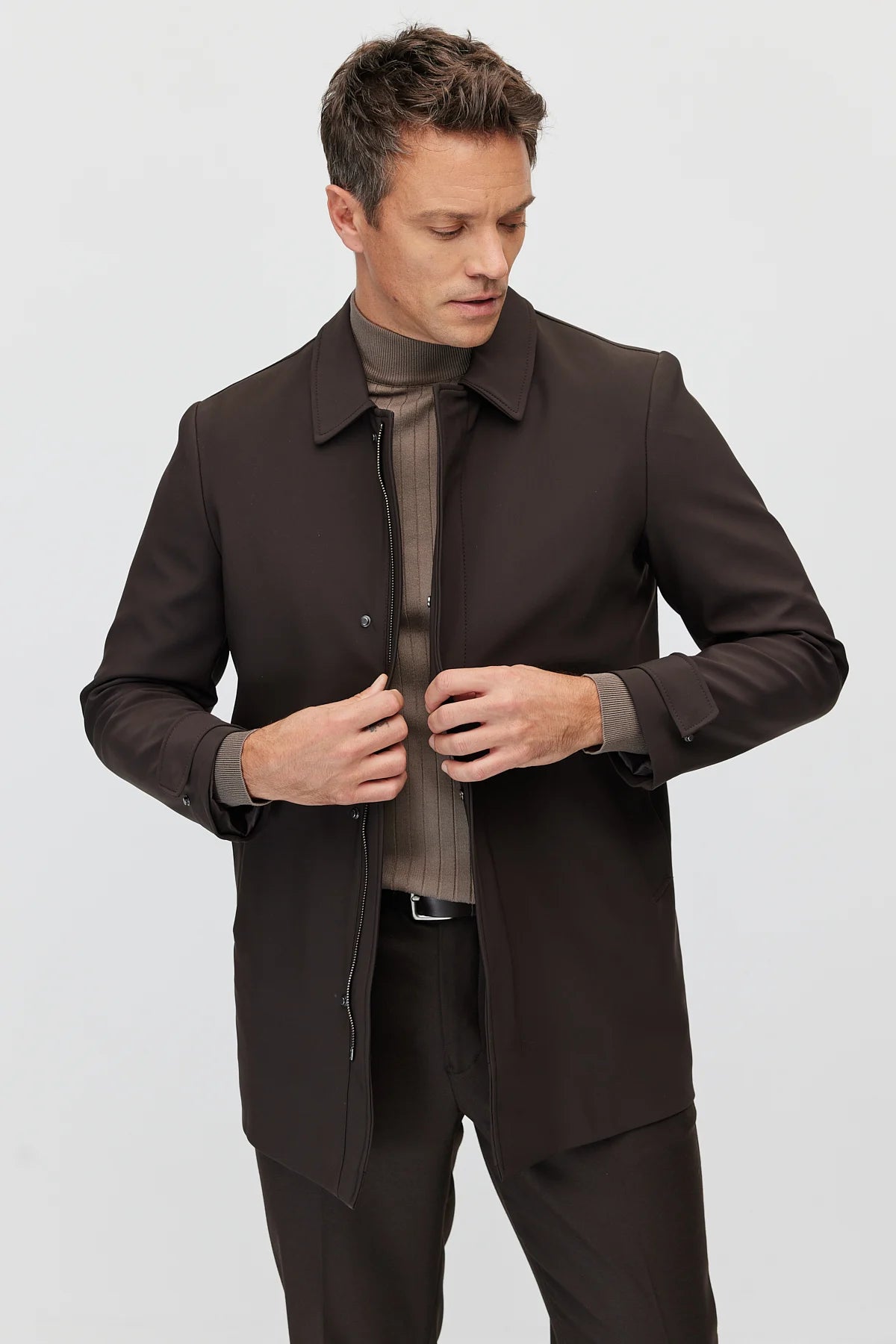 Men's Seasonal Trench Coat with Shirt Collar and Straight Cut