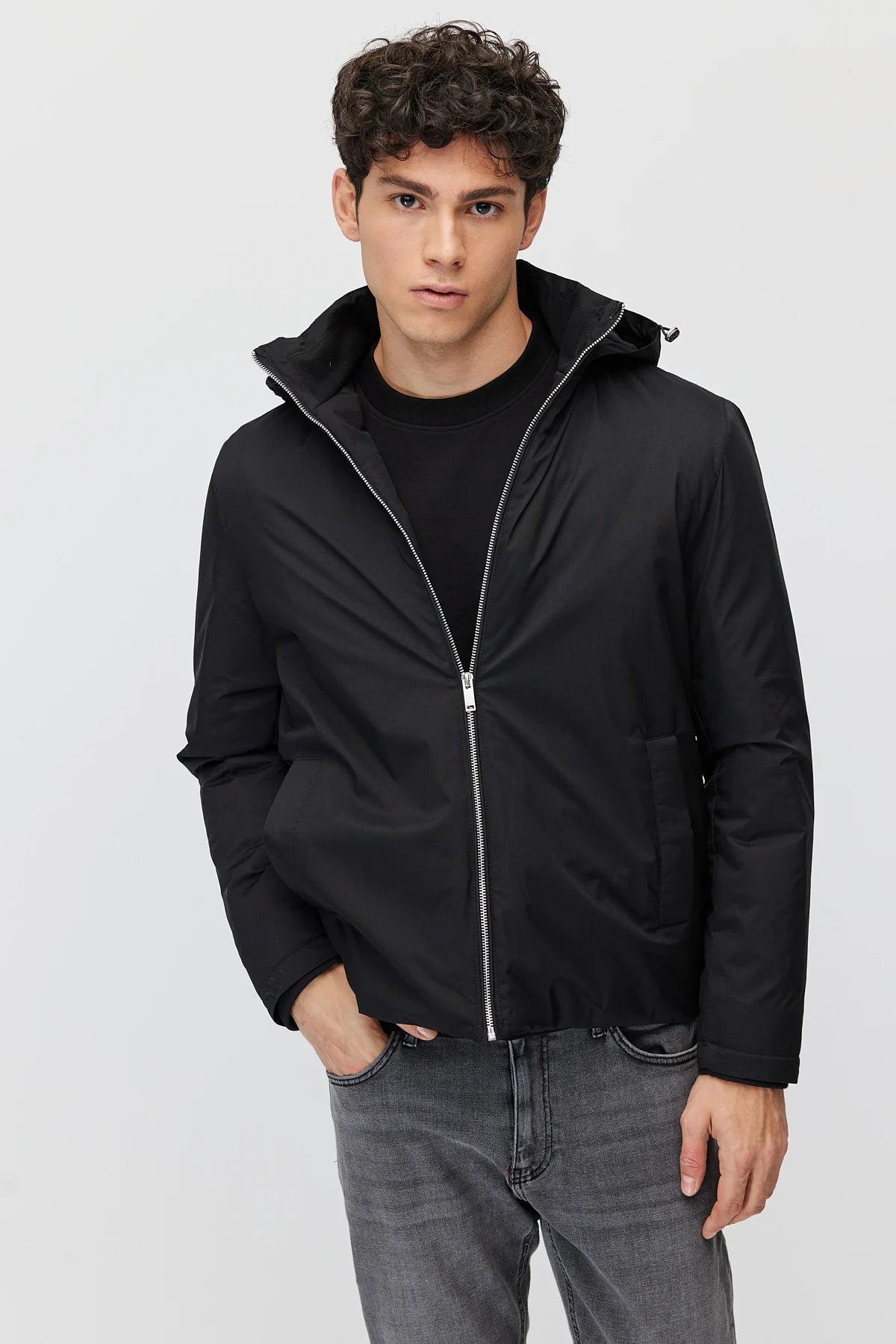 معطف رجالي مبطن خفيف الوزن مزود بغطاء للرأس