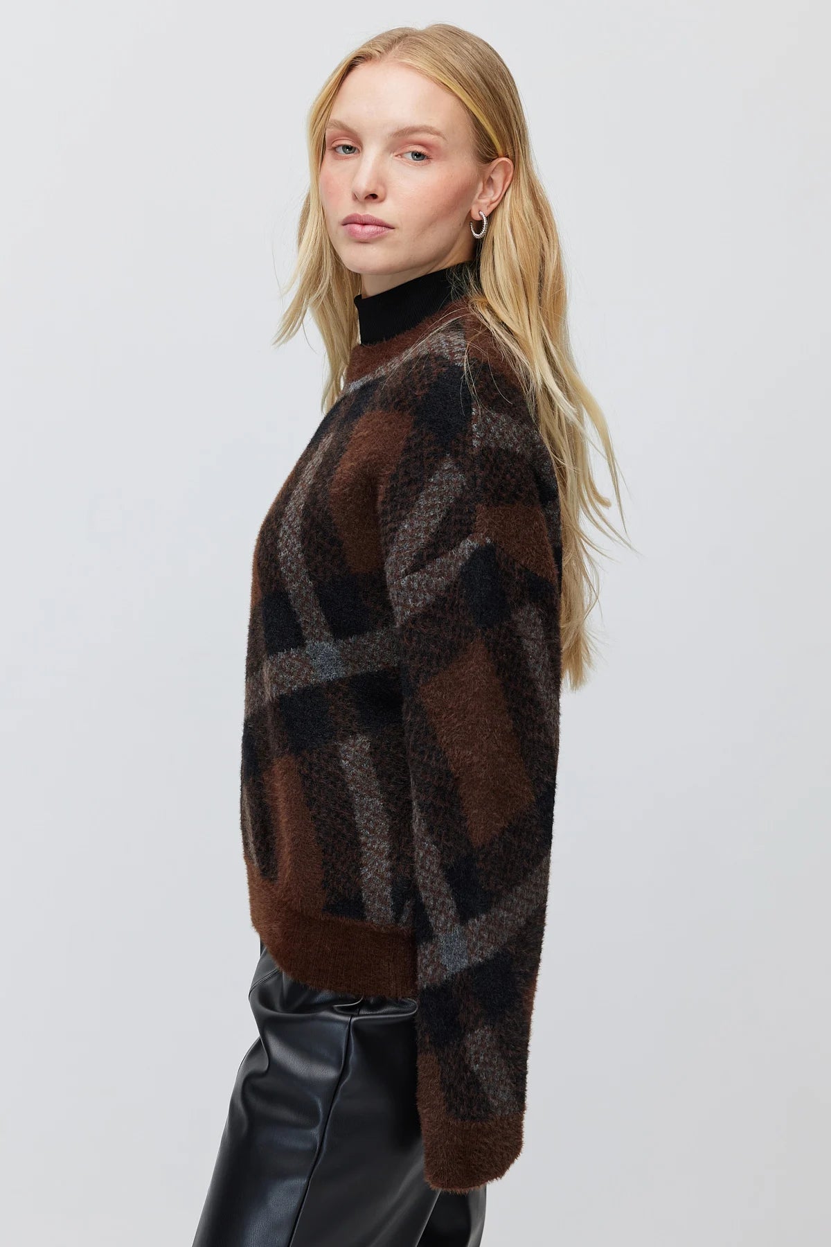 Women's Plaid Crew Neck Knit Sweater