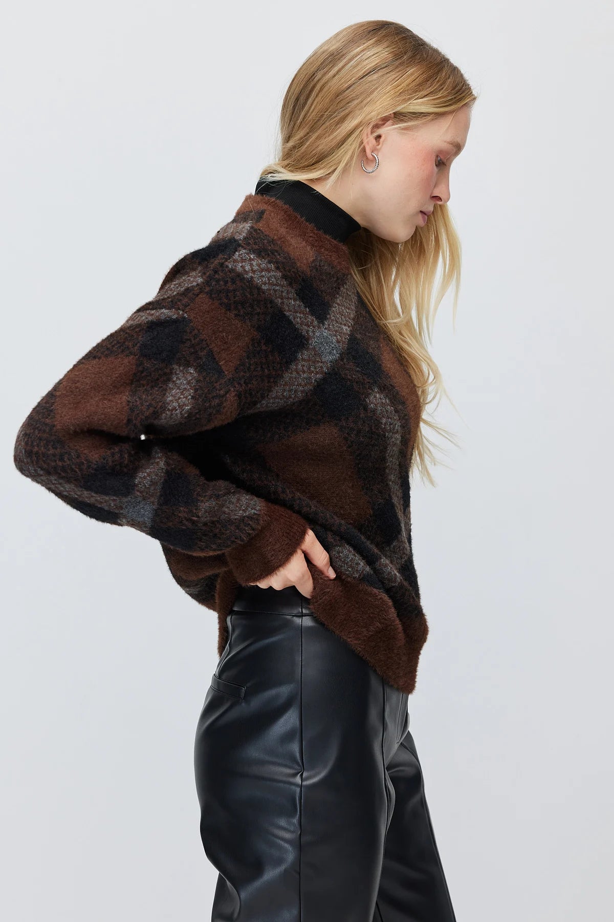 Women's Plaid Crew Neck Knit Sweater