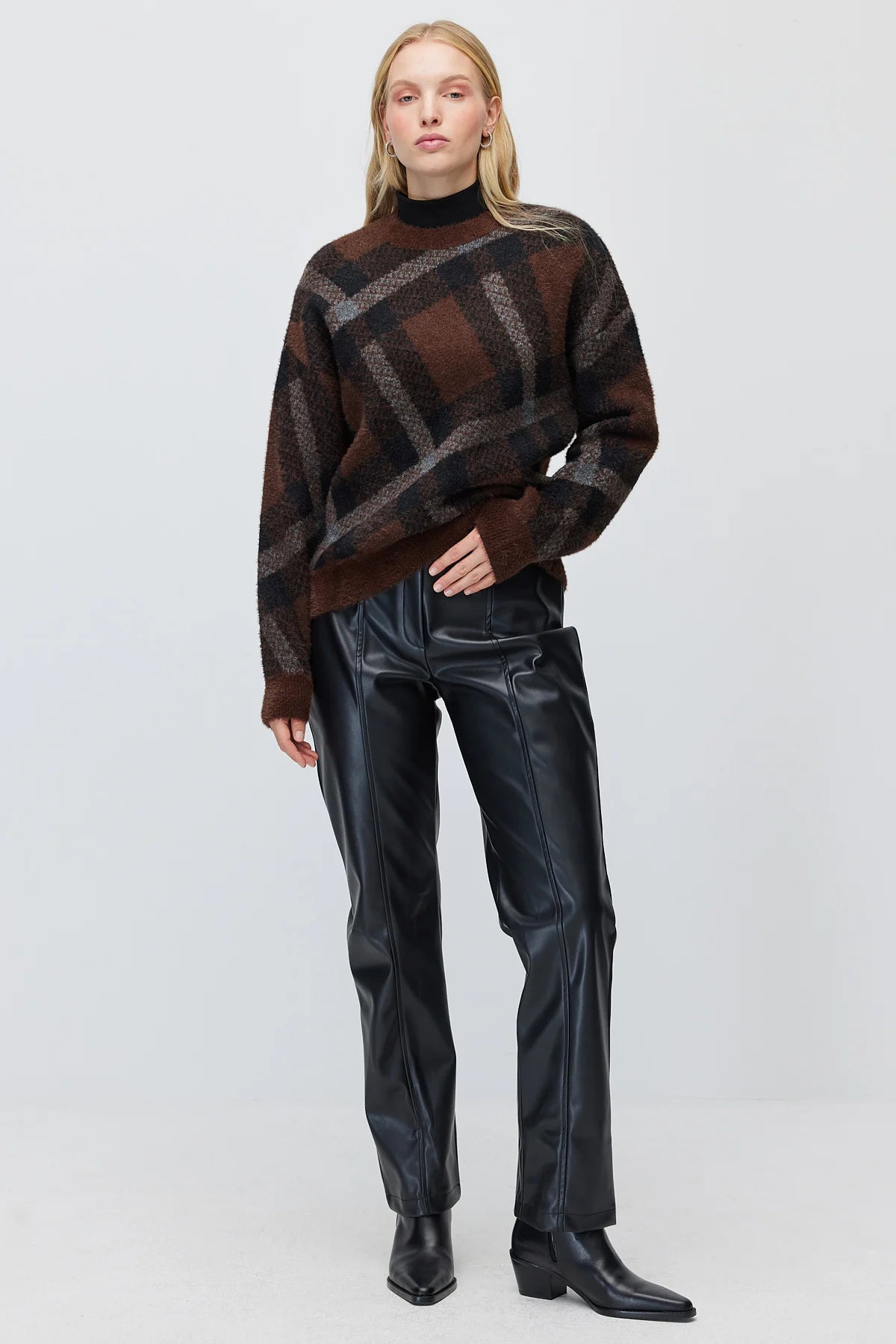 Women's Plaid Crew Neck Knit Sweater