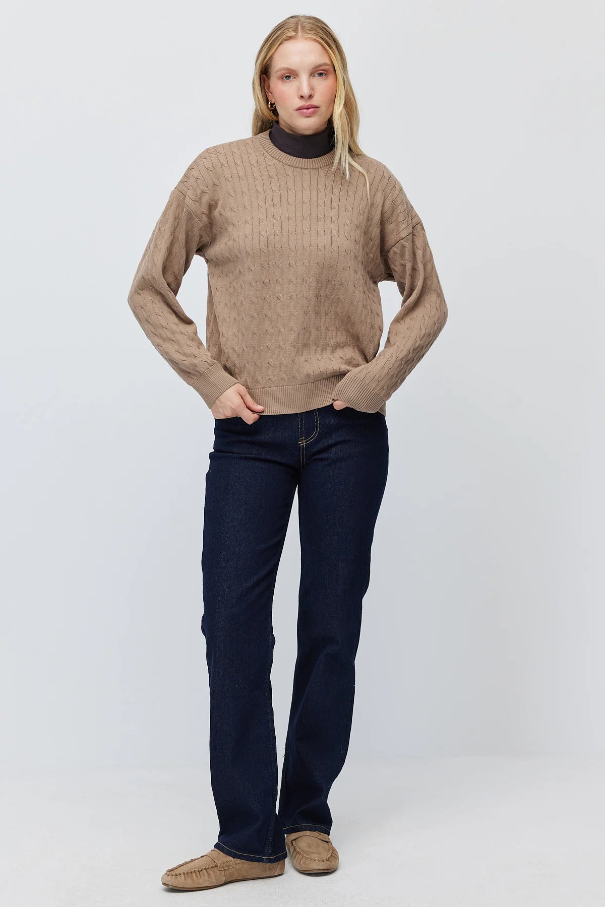Women's Cable Knit Pattern Crew Neck Sweater