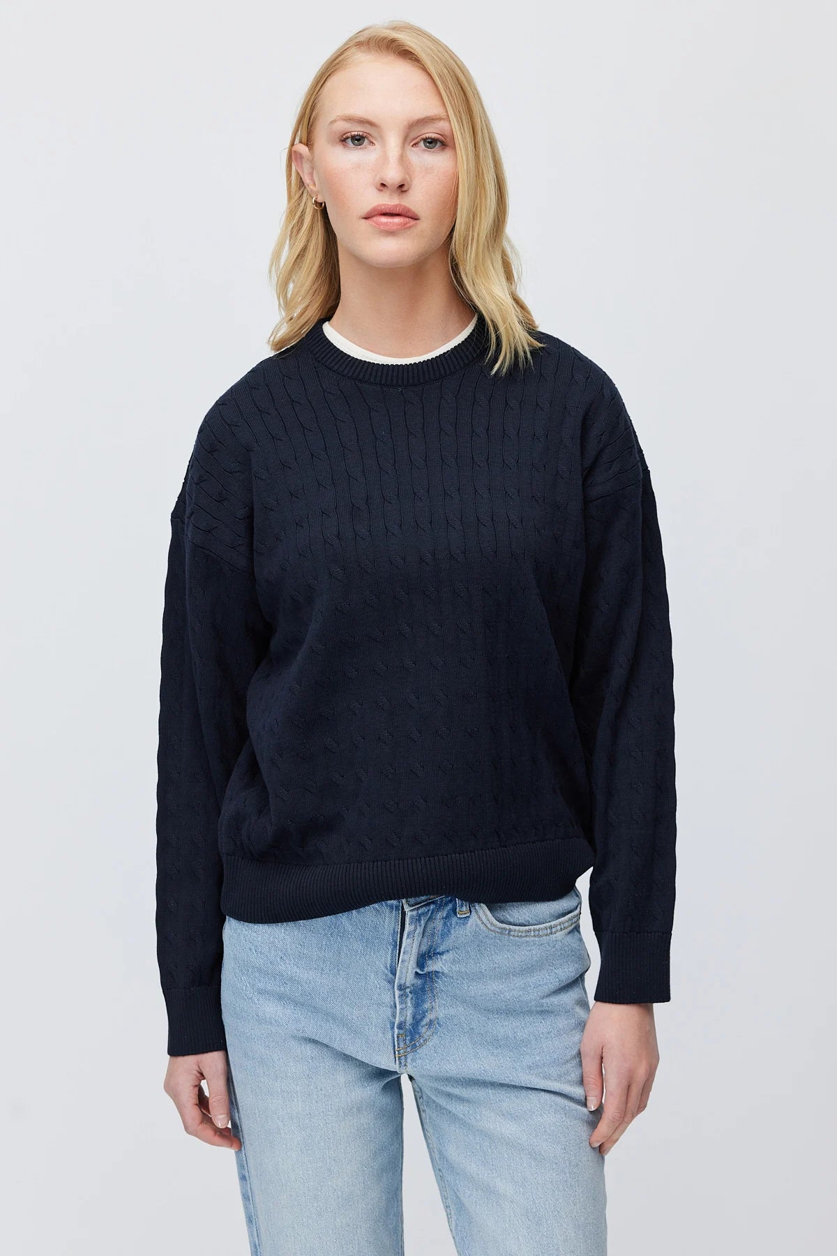 Women's Cable Knit Pattern Crew Neck Sweater
