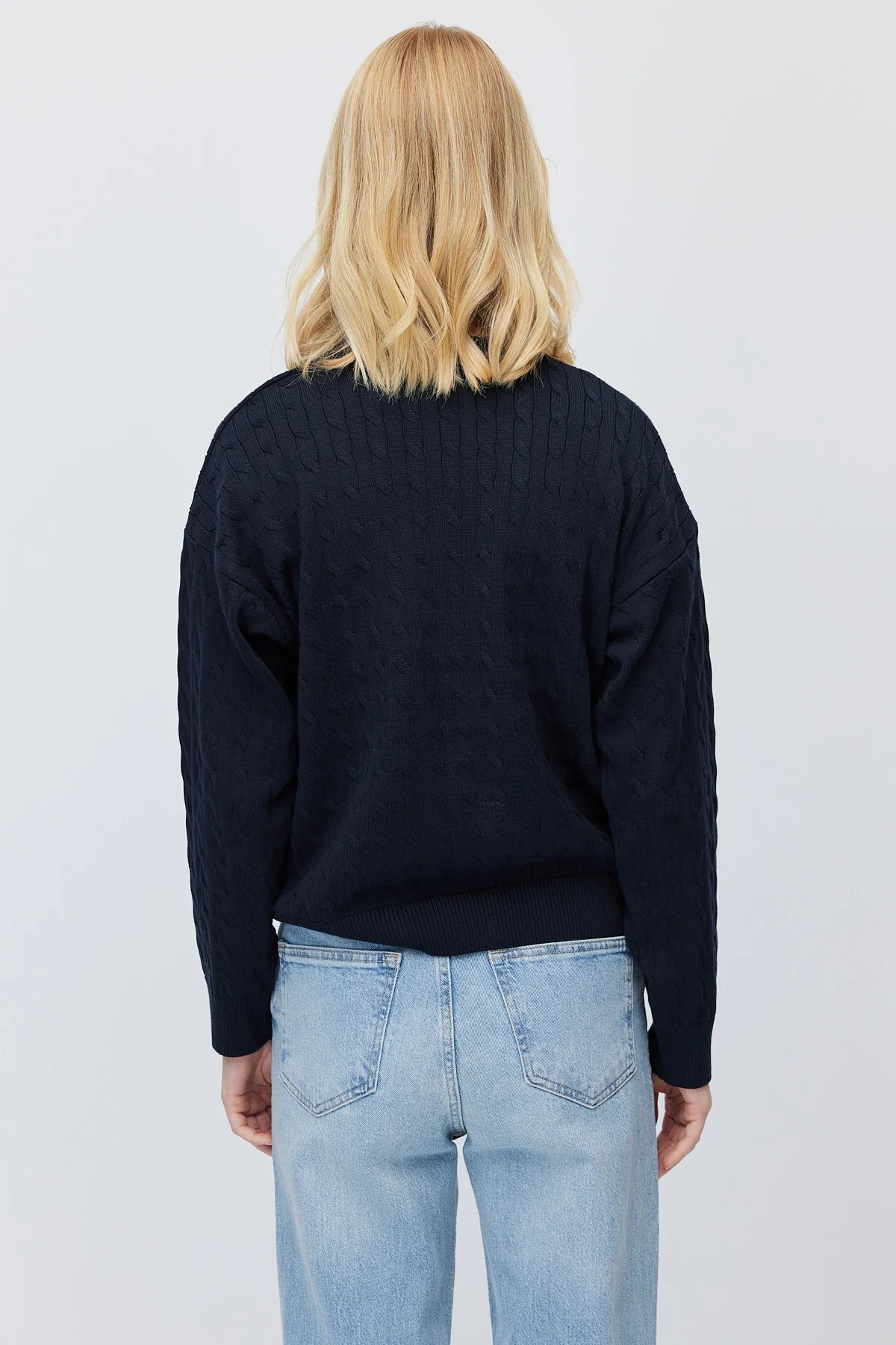 Women's Cable Knit Pattern Crew Neck Sweater