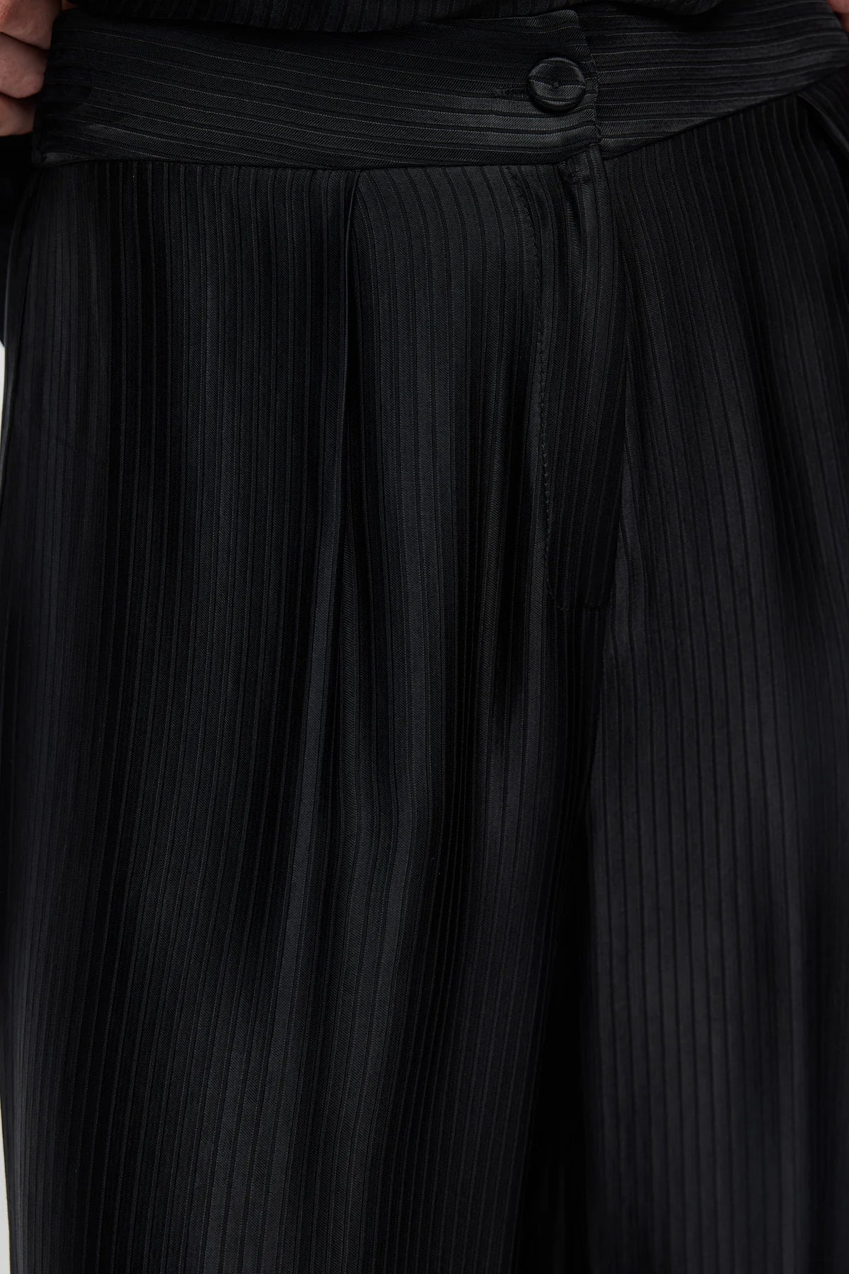 Women's Textured High-Waisted Wide-Leg Trousers