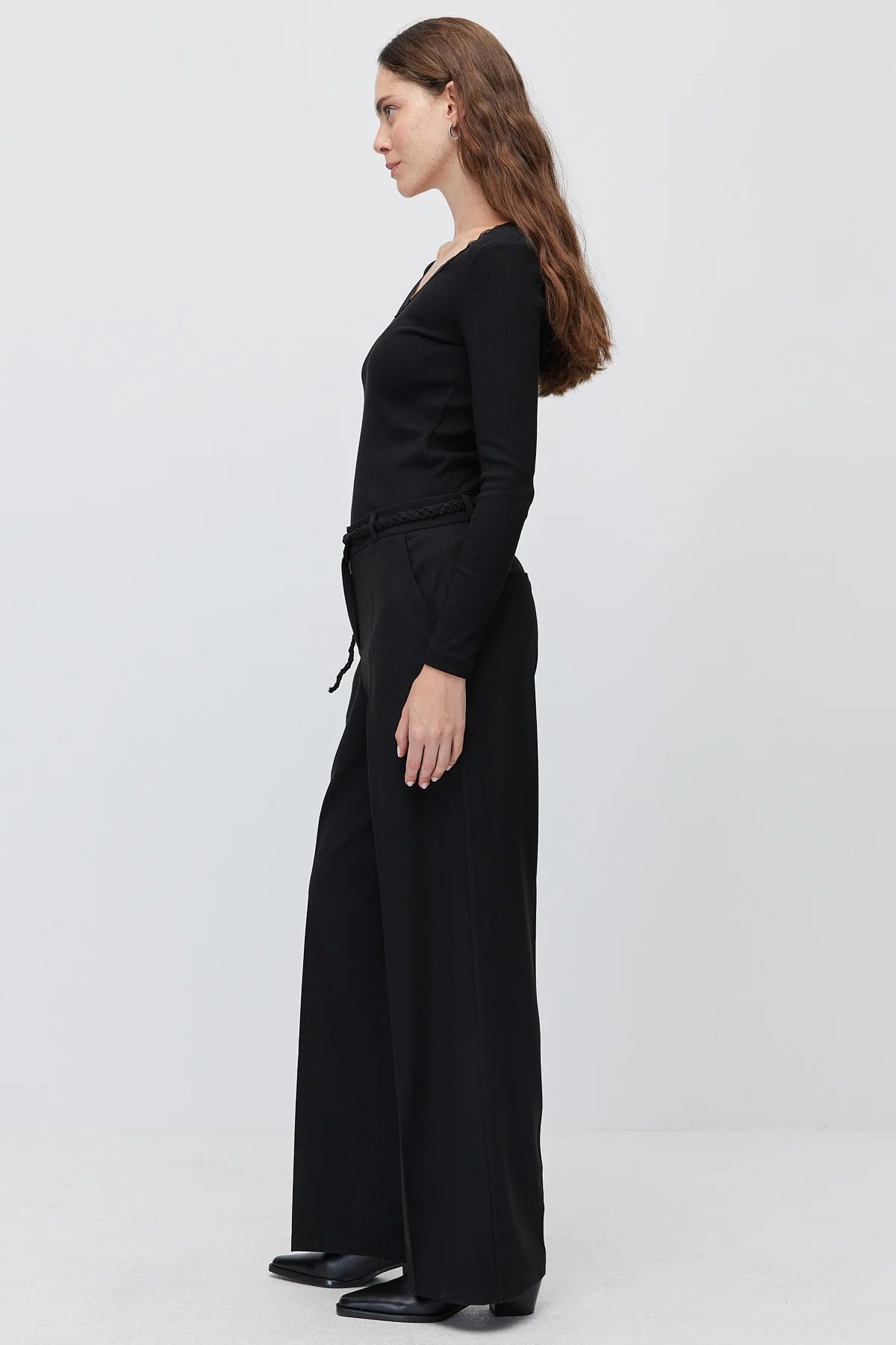 Women's high-waisted trousers with a braided belt detail