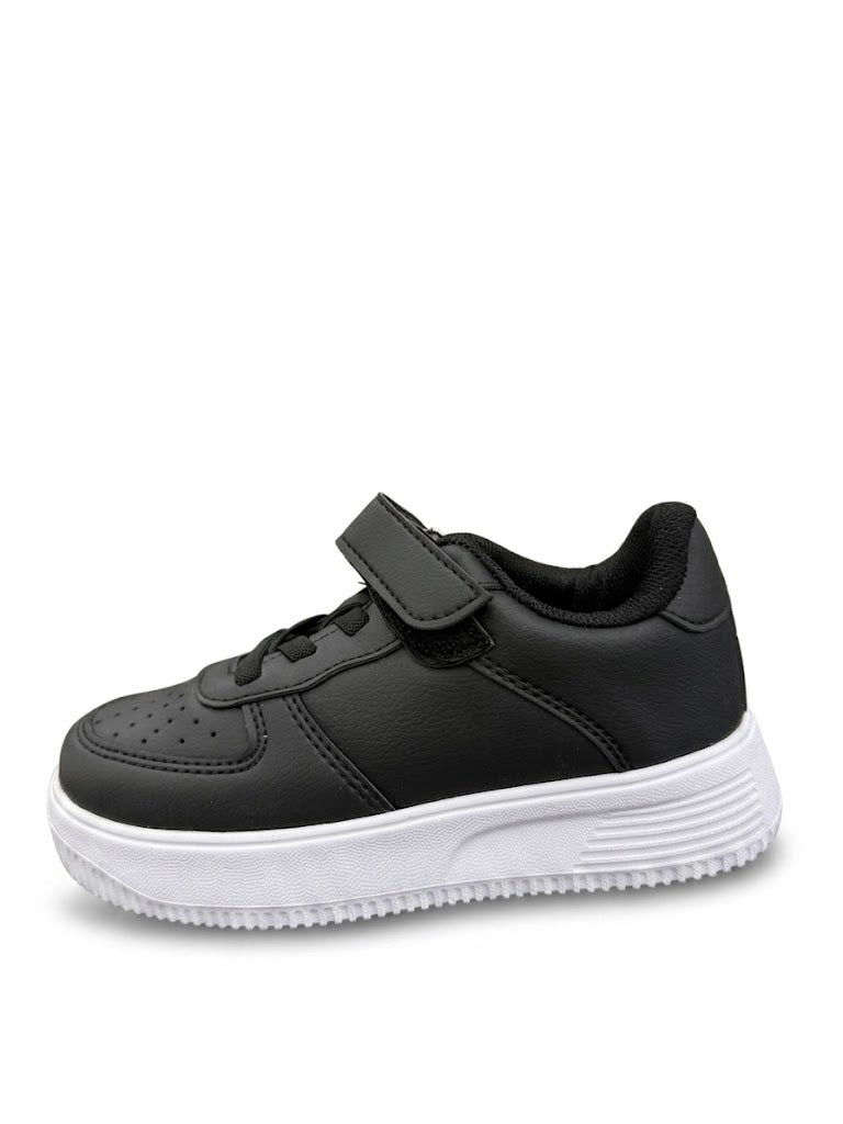 SPORTS SHOES