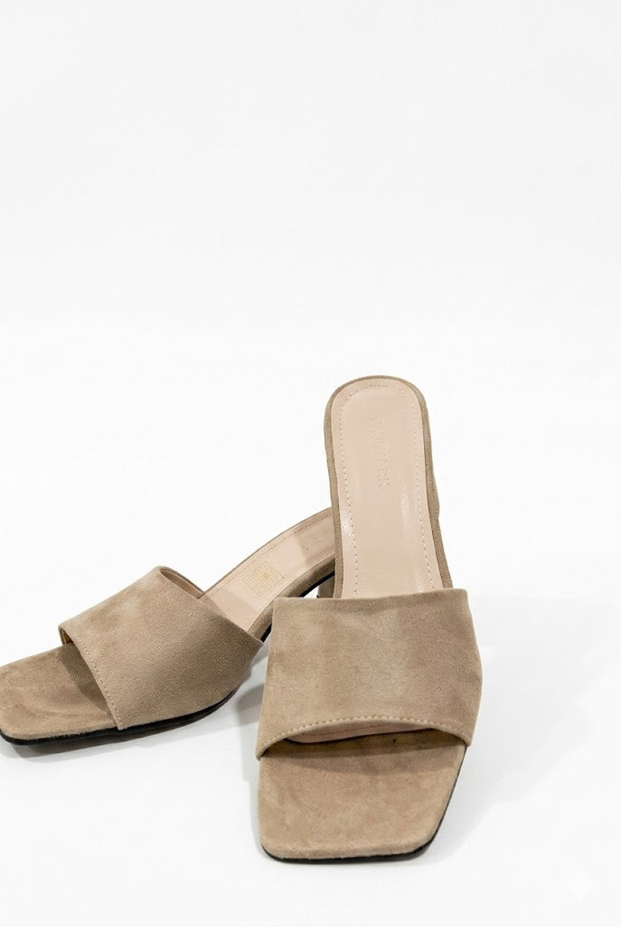 HIGH HEELS